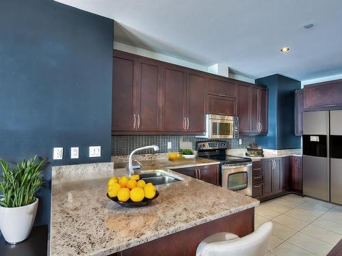 Cuisine - 612-1000 Rue De La Commune E., Montréal (Ville-Marie), QC - Indoor Photo Showing Kitchen With Double Sink