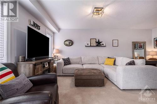 162 Soleil Avenue, Ottawa, ON - Indoor Photo Showing Living Room