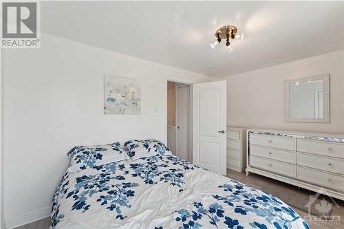 2424 Falcon Avenue, Ottawa, ON - Indoor Photo Showing Bedroom