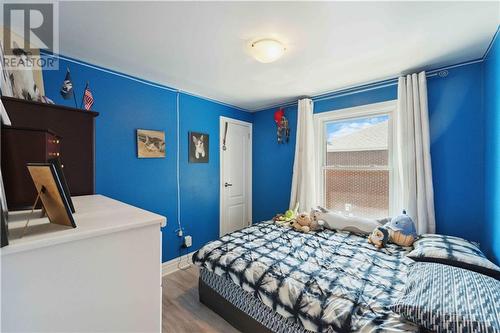 2424 Falcon Avenue, Ottawa, ON - Indoor Photo Showing Bedroom