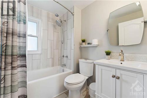 2424 Falcon Avenue, Ottawa, ON - Indoor Photo Showing Bathroom