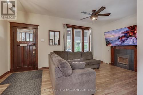 514 Elizabeth Street, London, ON - Indoor Photo Showing Living Room With Fireplace