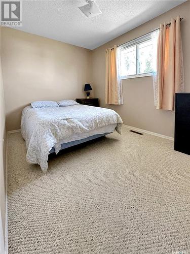 530 3Rd Avenue, Esterhazy, SK - Indoor Photo Showing Bedroom