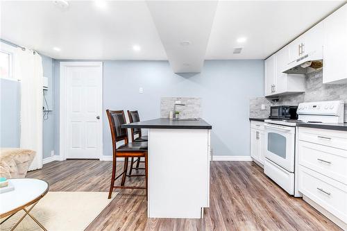 28 East 23Rd Street, Hamilton, ON - Indoor Photo Showing Kitchen