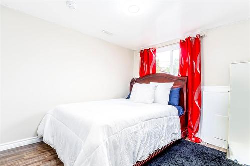 28 East 23Rd Street, Hamilton, ON - Indoor Photo Showing Bedroom