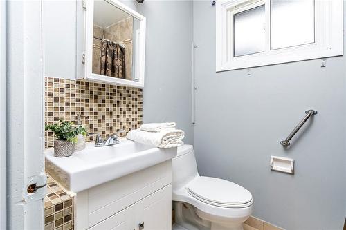 28 East 23Rd Street, Hamilton, ON - Indoor Photo Showing Bathroom