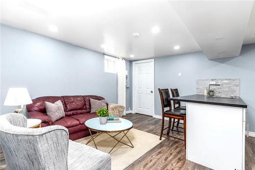 28 East 23Rd Street, Hamilton, ON - Indoor Photo Showing Living Room