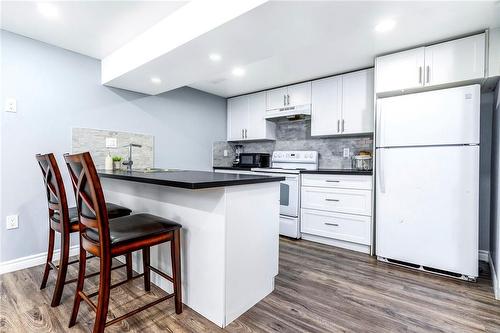 28 East 23Rd Street, Hamilton, ON - Indoor Photo Showing Kitchen