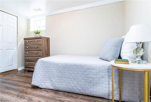 28 East 23Rd Street, Hamilton, ON - Indoor Photo Showing Bedroom