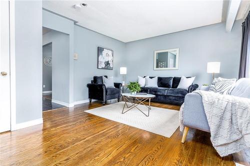 28 East 23Rd Street, Hamilton, ON - Indoor Photo Showing Living Room