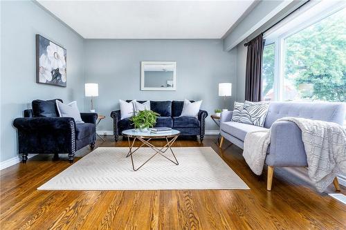 28 East 23Rd Street, Hamilton, ON - Indoor Photo Showing Living Room