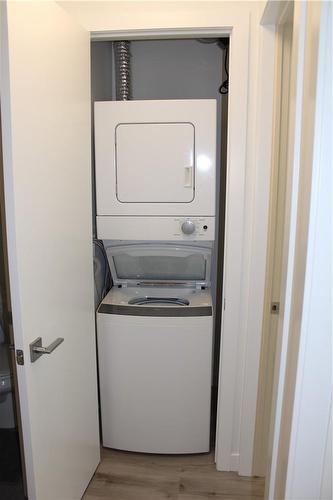 479 Charlton Avenue E|Unit #308, Hamilton, ON - Indoor Photo Showing Laundry Room