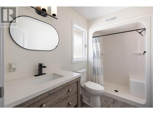 4452 Lakeshore Road, Kelowna, BC - Indoor Photo Showing Bathroom