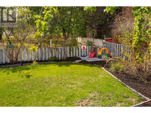 4452 Lakeshore Road, Kelowna, BC - Outdoor