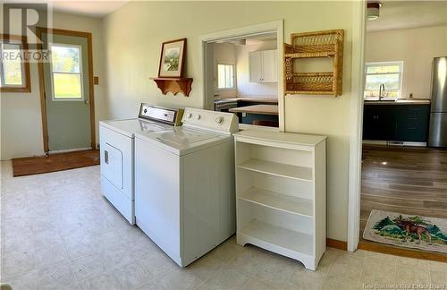 32 Dutch Point Road, Hampton, NB - Indoor Photo Showing Laundry Room