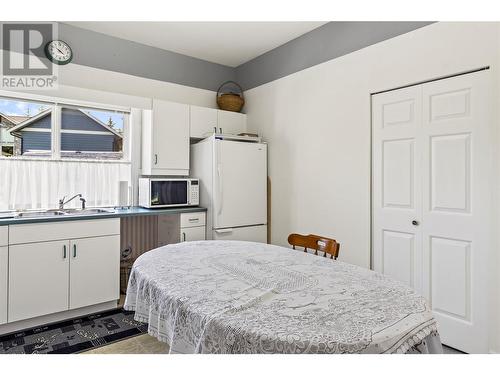 2422 Eagle Bay Road, Blind Bay, BC - Indoor Photo Showing Kitchen With Double Sink