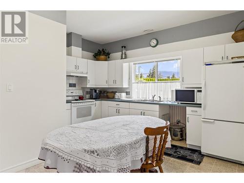 2422 Eagle Bay Road, Blind Bay, BC - Indoor Photo Showing Kitchen