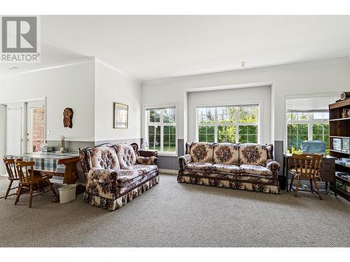 2422 Eagle Bay Road, Blind Bay, BC - Indoor Photo Showing Living Room