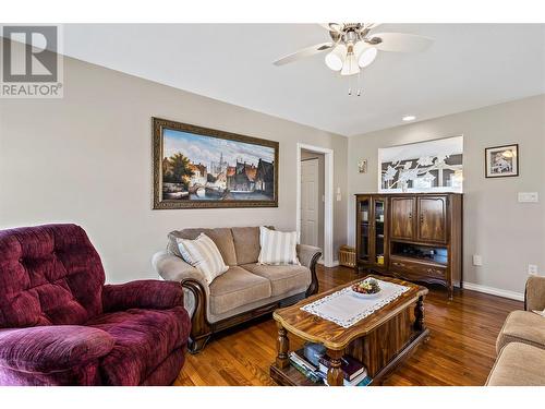 2422 Eagle Bay Road, Blind Bay, BC - Indoor Photo Showing Living Room