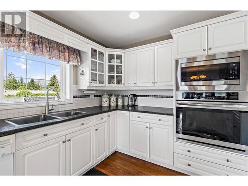 2422 Eagle Bay Road, Blind Bay, BC - Indoor Photo Showing Kitchen With Double Sink