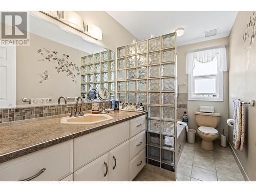 2422 Eagle Bay Road, Blind Bay, BC - Indoor Photo Showing Bathroom