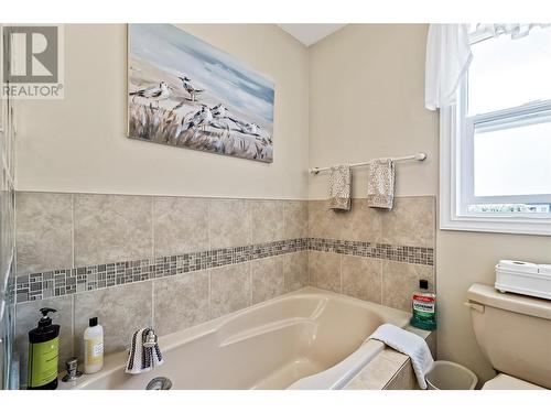 2422 Eagle Bay Road, Blind Bay, BC - Indoor Photo Showing Bathroom