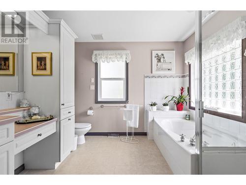 2422 Eagle Bay Road, Blind Bay, BC - Indoor Photo Showing Bathroom