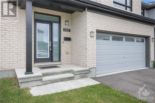 Covered front entrance and double garage - 127 Alamo Street, Ottawa, ON - Outdoor