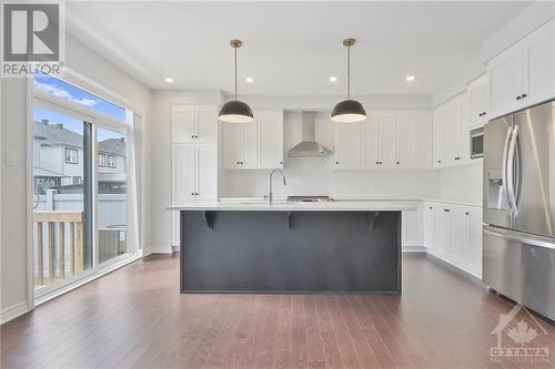 Kitchen and eating area - 127 Alamo Street, Ottawa, ON - Indoor Photo Showing Kitchen With Upgraded Kitchen