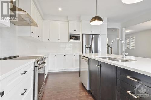 Beautiful cabinets - 127 Alamo Street, Ottawa, ON - Indoor Photo Showing Kitchen With Double Sink With Upgraded Kitchen