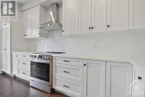 Lots of prep area - 127 Alamo Street, Ottawa, ON - Indoor Photo Showing Kitchen