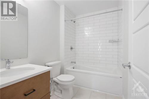 Full bathroom - 127 Alamo Street, Ottawa, ON - Indoor Photo Showing Bathroom