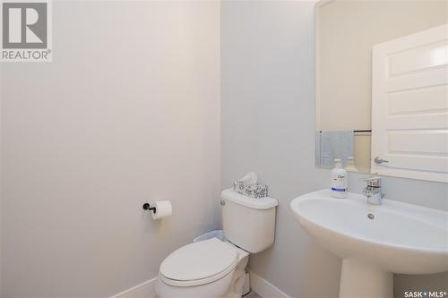 418 Burgess Way, Saskatoon, SK - Indoor Photo Showing Bathroom