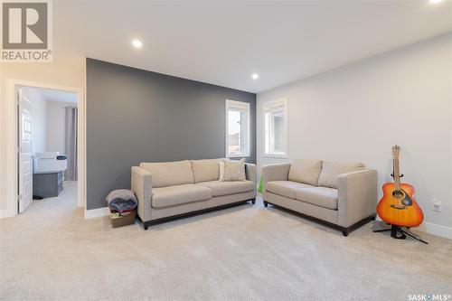 418 Burgess Way, Saskatoon, SK - Indoor Photo Showing Living Room