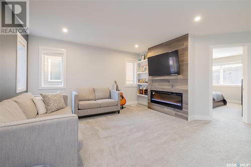 418 Burgess Way, Saskatoon, SK - Indoor Photo Showing Living Room