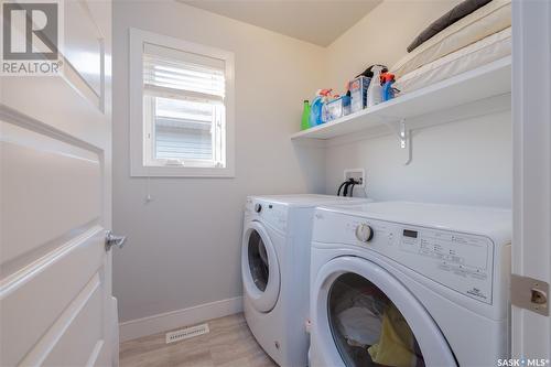 418 Burgess Way, Saskatoon, SK - Indoor Photo Showing Laundry Room