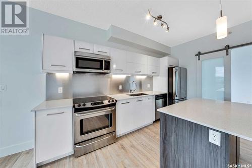 405 404 C Avenue S, Saskatoon, SK - Indoor Photo Showing Kitchen With Upgraded Kitchen