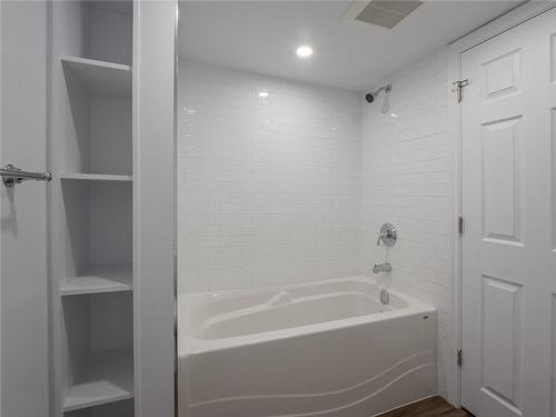 116 Myrtle Avenue|Unit #3, Hamilton, ON - Indoor Photo Showing Bathroom