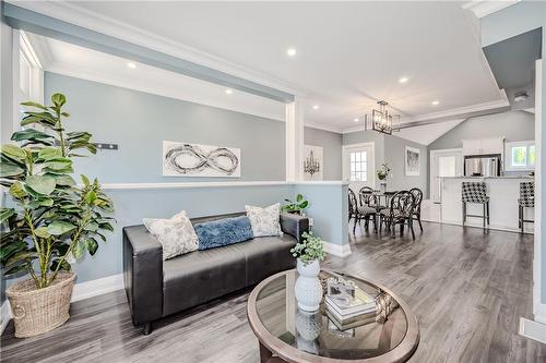 73 Ferrie Street E, Hamilton, ON - Indoor Photo Showing Living Room