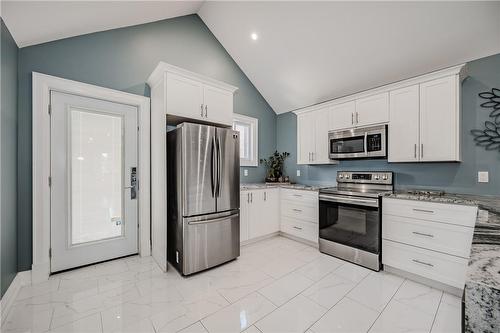 73 Ferrie Street E, Hamilton, ON - Indoor Photo Showing Kitchen