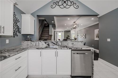 73 Ferrie Street E, Hamilton, ON - Indoor Photo Showing Kitchen With Upgraded Kitchen