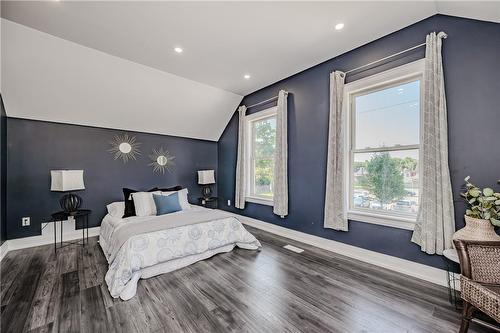 73 Ferrie Street E, Hamilton, ON - Indoor Photo Showing Bedroom