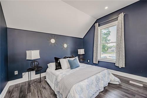 73 Ferrie Street E, Hamilton, ON - Indoor Photo Showing Bedroom