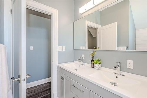 73 Ferrie Street E, Hamilton, ON - Indoor Photo Showing Bathroom