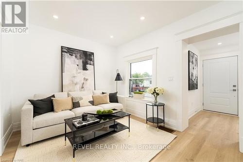 3 Marren Street, St. Catharines, ON - Indoor Photo Showing Living Room