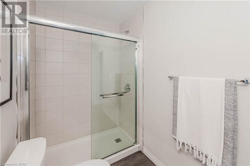 35 Kingsbury Square Square Unit# 313, Guelph, ON - Indoor Photo Showing Bathroom