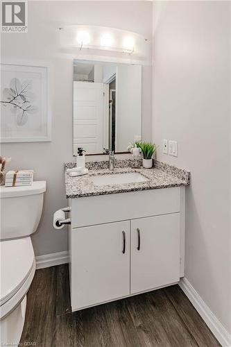 35 Kingsbury Square Square Unit# 313, Guelph, ON - Indoor Photo Showing Bathroom