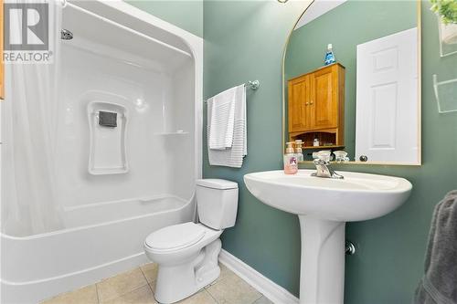 In-law/apt bathroom - 132 Manion Road, Carp, ON - Indoor Photo Showing Bathroom