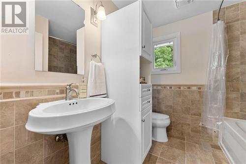 Main 4pce bathroom - 132 Manion Road, Carp, ON - Indoor Photo Showing Bathroom