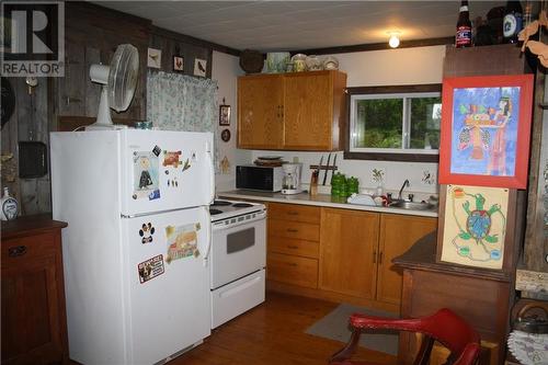 10 Burton Lane, Renfrew, ON - Indoor Photo Showing Kitchen